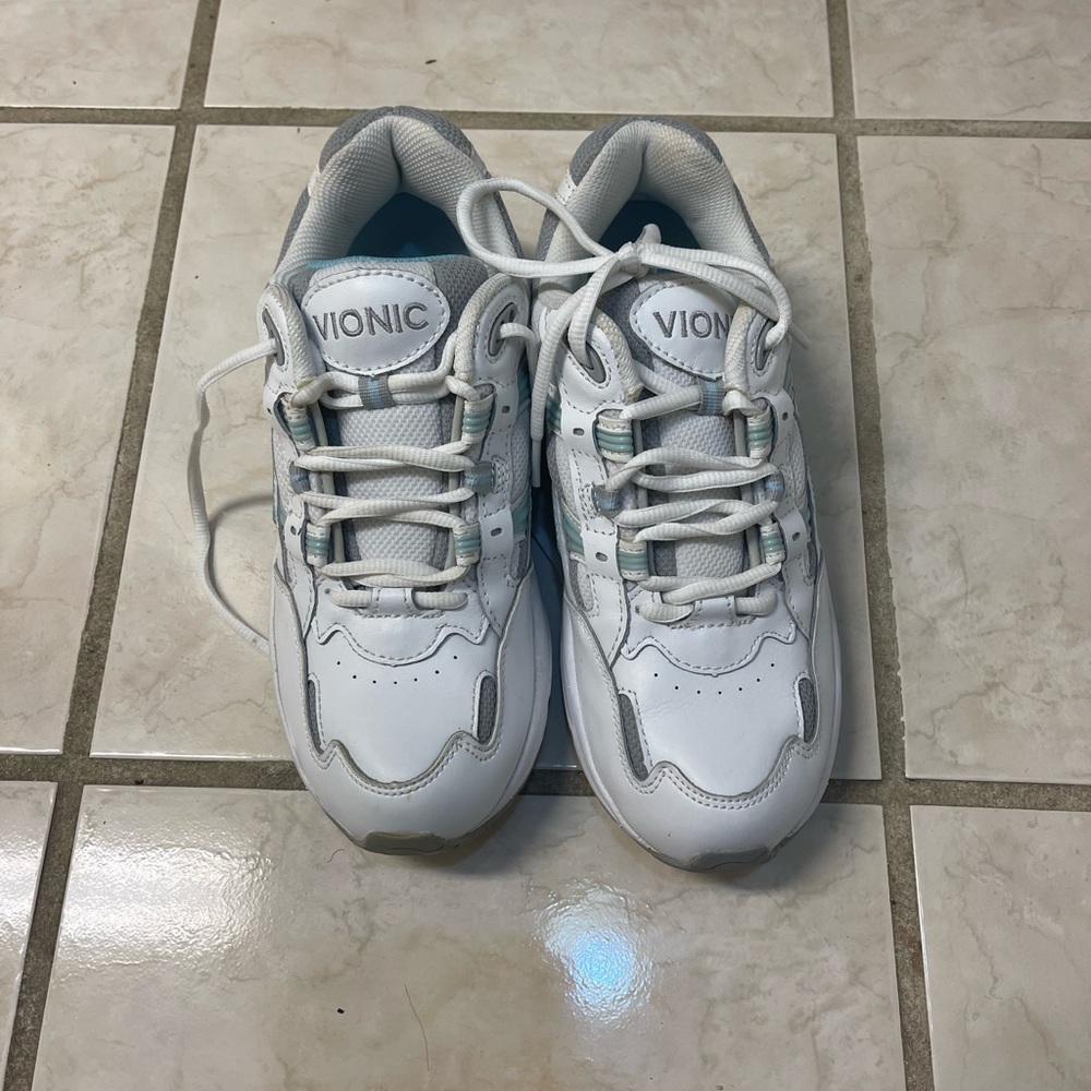 Vionic Walker Women's size 7.5 white Comfort Walking Shoes Sneakers